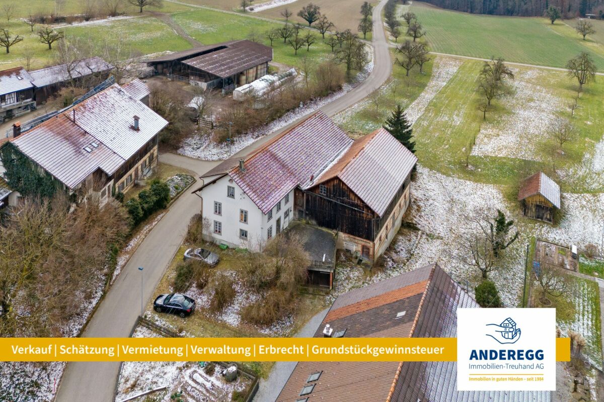 Wohnhaus mit grosser Scheune und Ausbaupotential